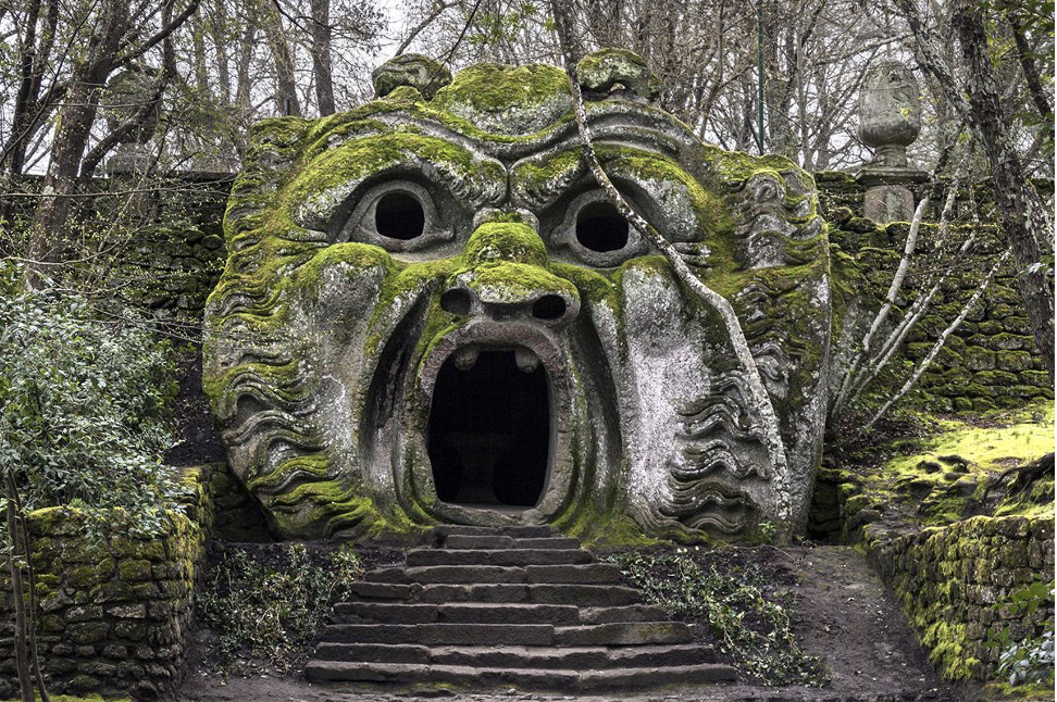 IL PARCO DEI MOSTRI DI BOMARZO: IL SET NATURALE DOVE LA FANTASIA INCONTRA IL CINEMA